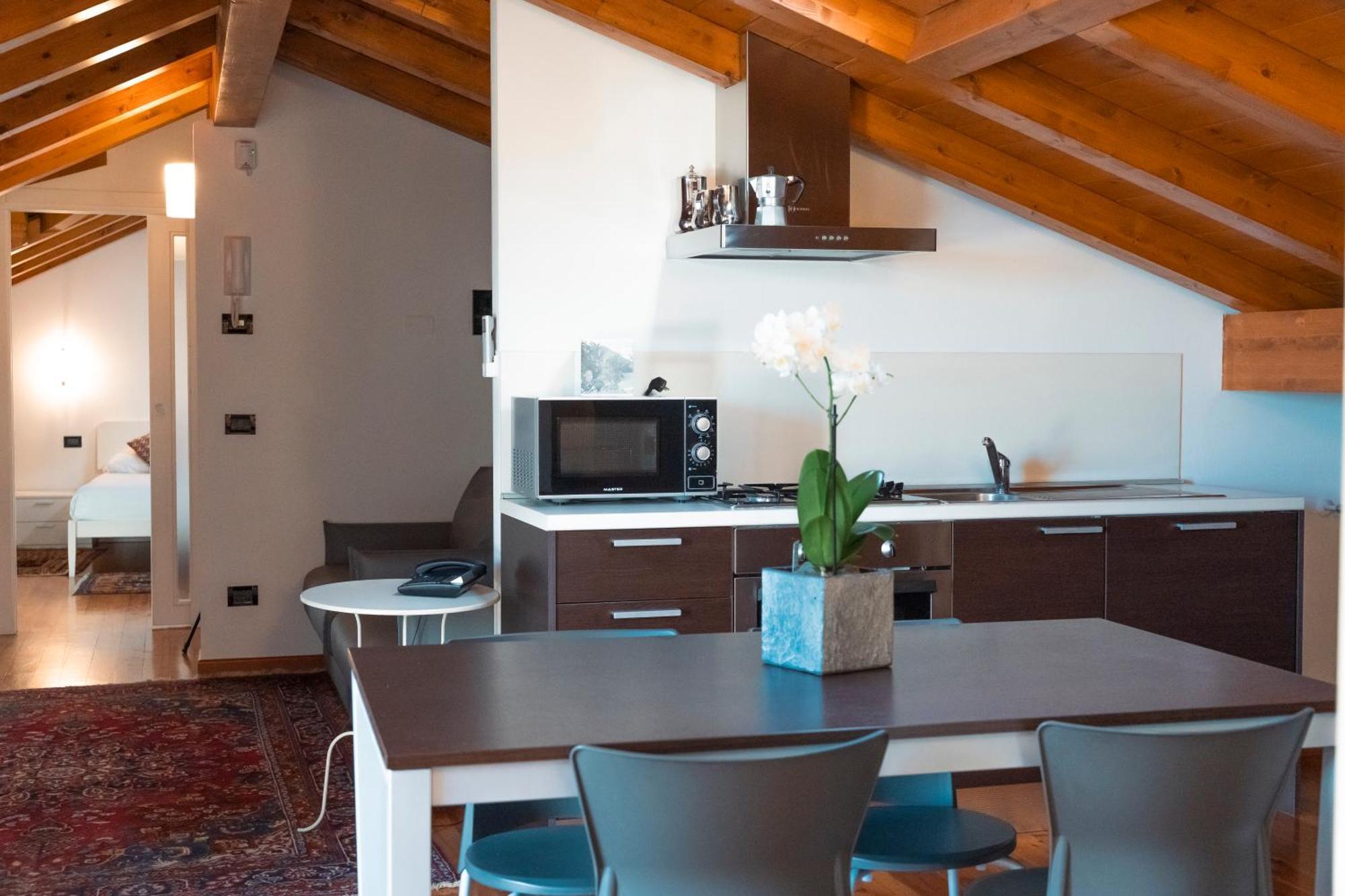 Hotel Ristorante La Quartina Mergozzo Exteriör bild